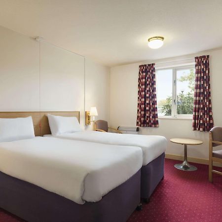 Days Inn Tewkesbury Strensham Экстерьер фото