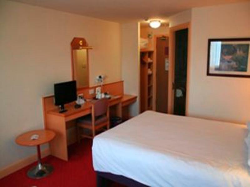 Days Inn Tewkesbury Strensham Номер фото