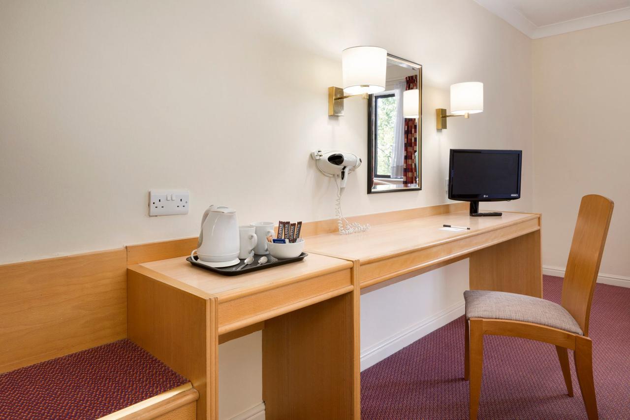 Days Inn Tewkesbury Strensham Экстерьер фото